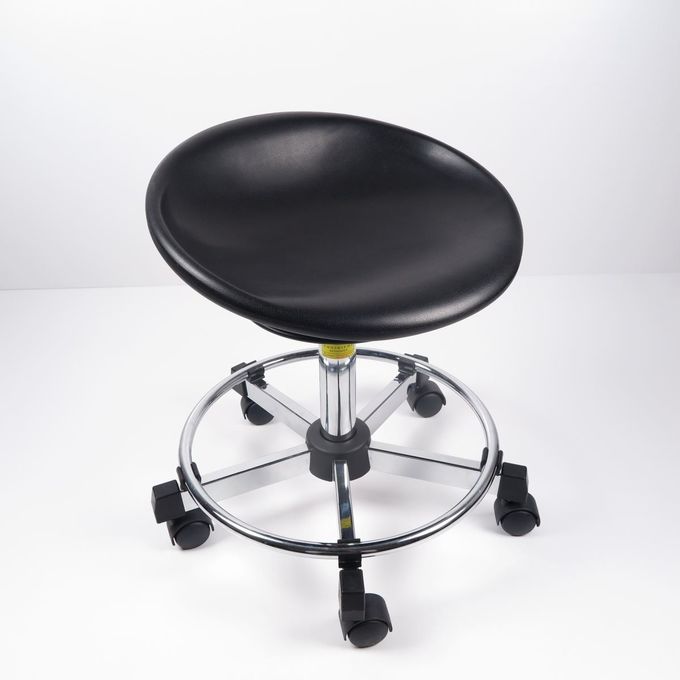 Taburetes ergonómicos del laboratorio del poliuretano negro, silla rotativa durable de la oficina